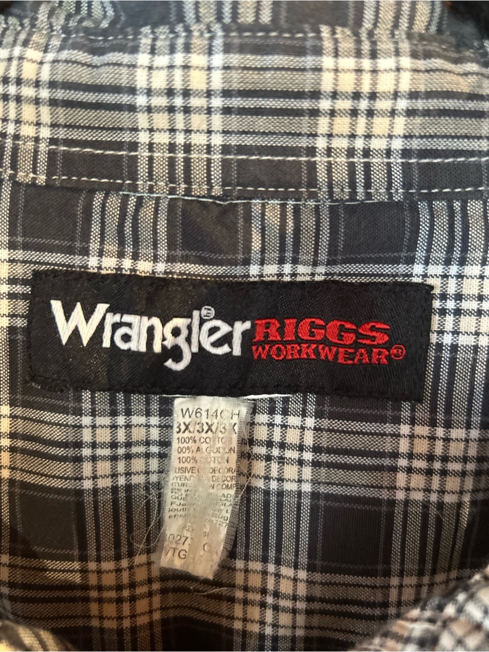 Wrangler Grey/Black and White Plaid Long-Sleeve Button-Down Shirt - Picture 3 of 4